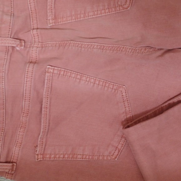 So distressed high rise cropped jeans size 13/31w peach colored - Picture 9 of 9